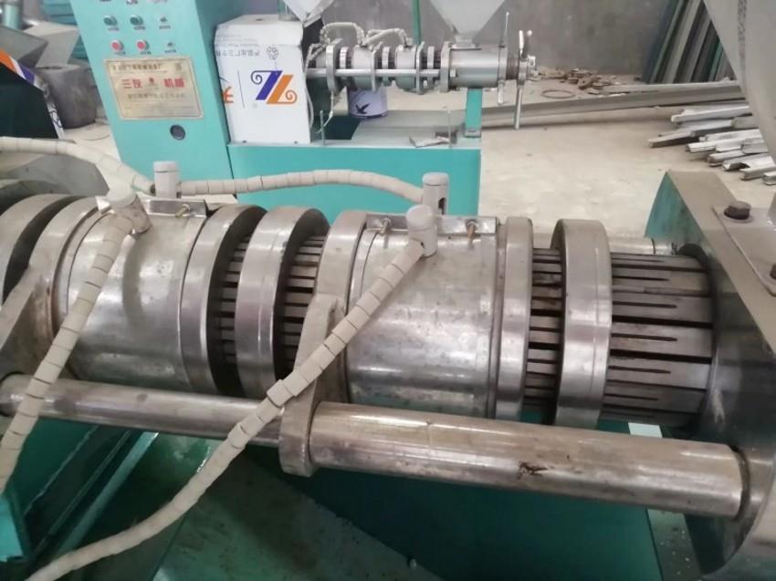 screw squeezed oil press (3)